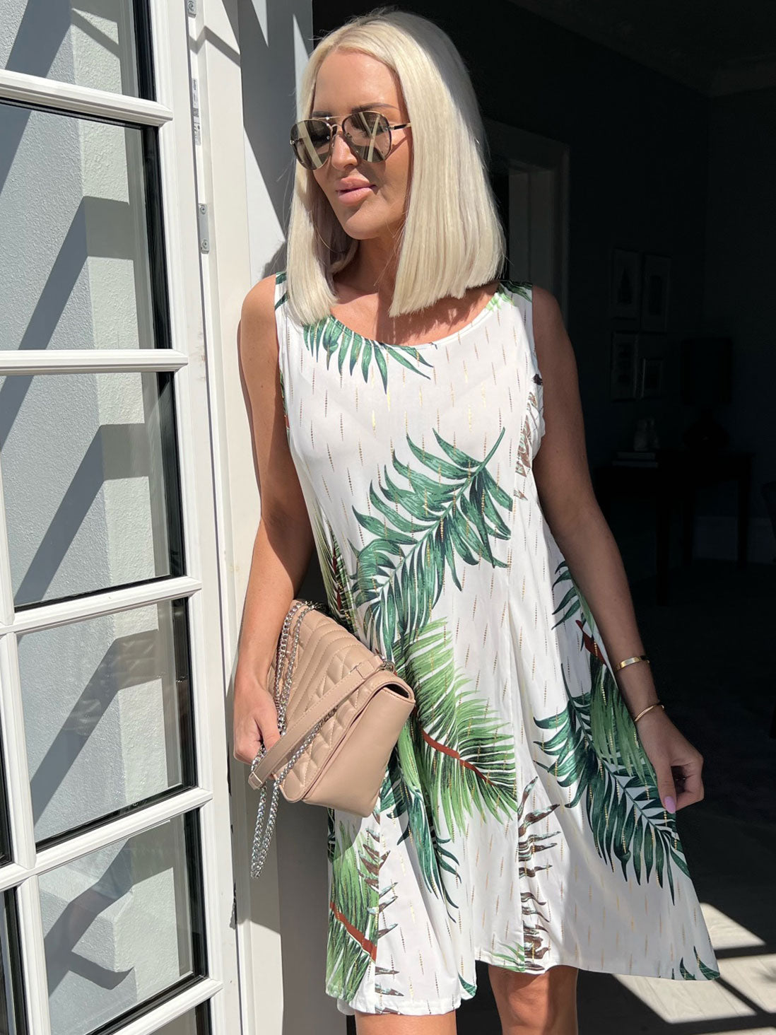 Maj Palm - Söt elastisk sommarklänning med palmmönster